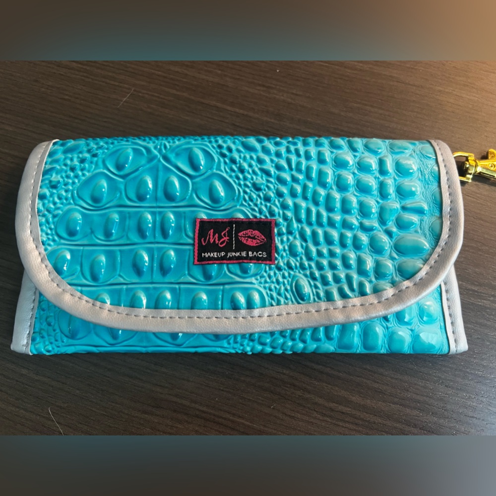 Makeup Junkie Bags Turquoise Croc-Embossed Sunglasses Case